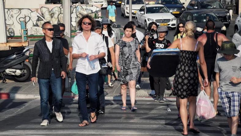 王石对话许知远:到 50 岁,我才承认自己地产商人的身份